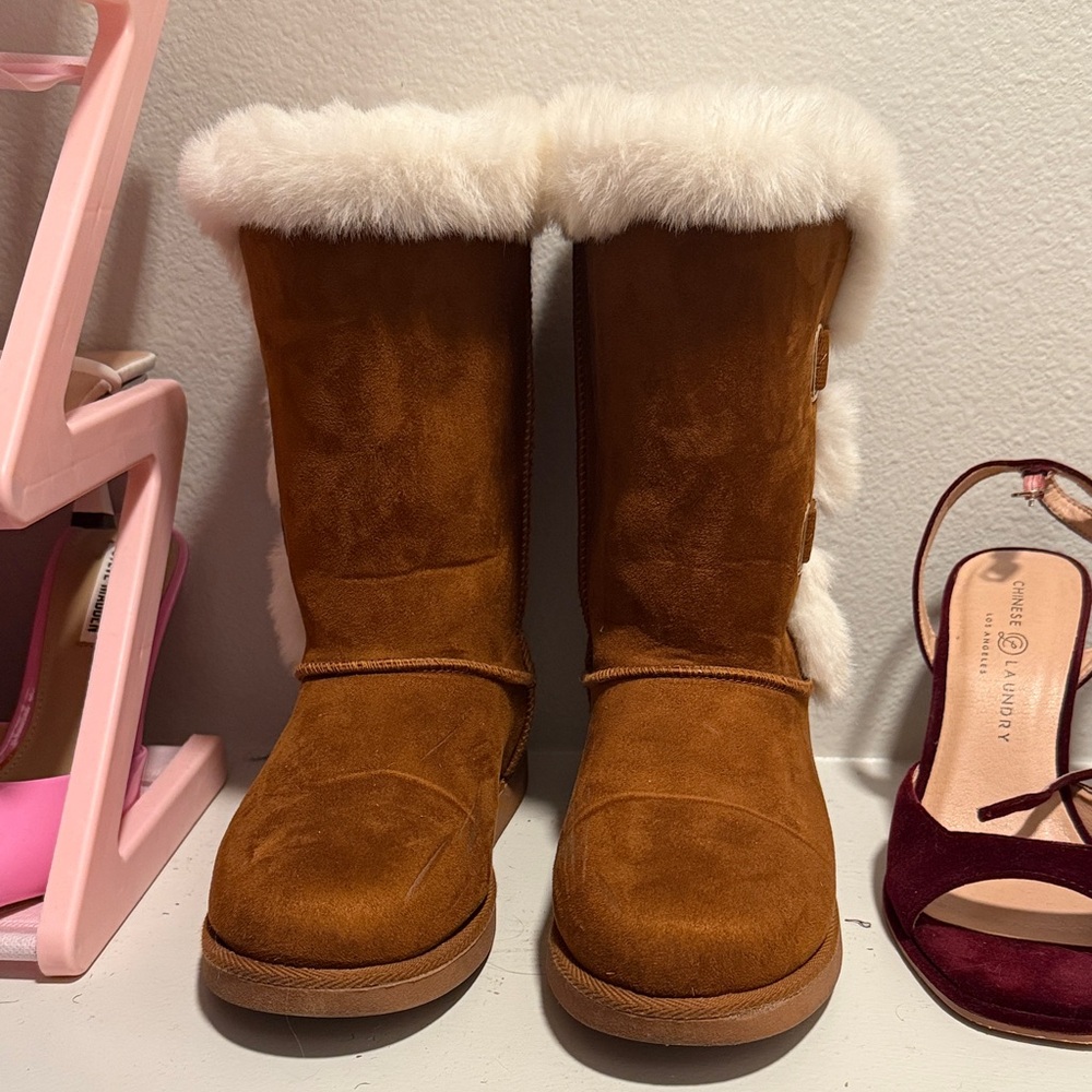 Juicy Couture Women’s Chestnut Faux Fur Winter Boots